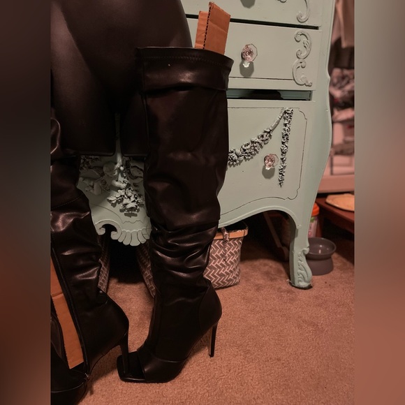 Thigh high open toe boots 8 - Picture 4 of 11